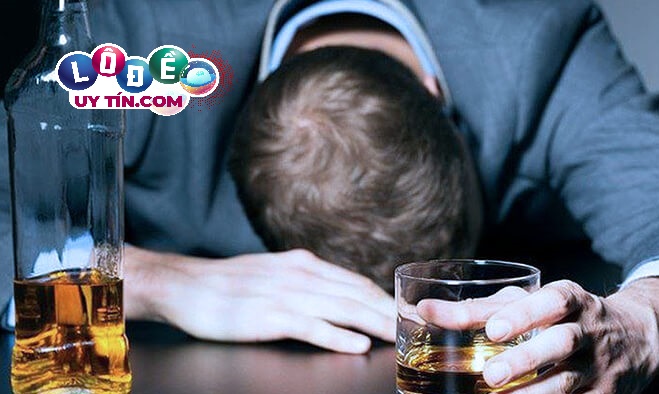 Chiêm bao mơ thấy người say rượu là điềm báo lành hay dữ