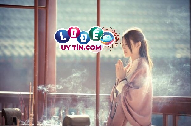 Nằm mơ thắp hương báo hiệu điềm gì? Nên đánh con nào?